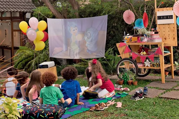 Guia para as Férias Escolares: 5 Atividades para serem feitas com as crianças 2 cinema em casa