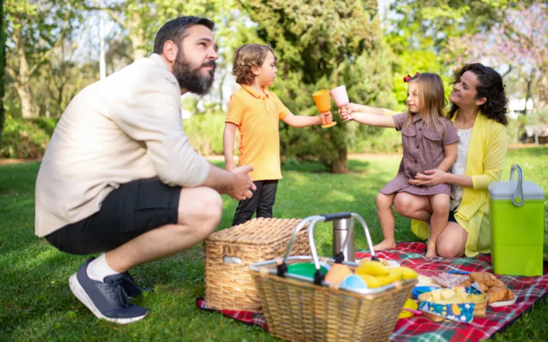 Guia para as Férias Escolares: 5 Atividades para serem feitas com as crianças 1 o que levar para o piquinique com as criancas lanches kids.jpg