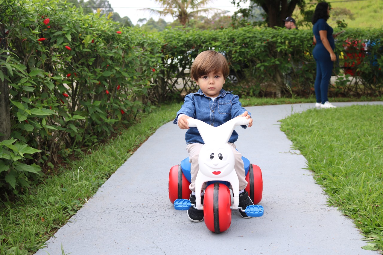 Leia mais sobre o artigo Linha Passeio, Pedal e Equilíbrio: Como Brinquedos de Movimento Transformam Infâncias e Conectam Famílias