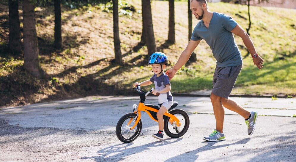 father teaching his little son ride bicycle 1303 16455 e1714845861942